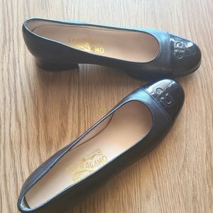 Salvatore Ferragamo Women Black Patent Leather Block Heel Cap Toe Shoes Sz 10